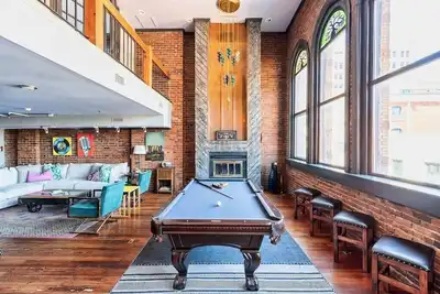 Image de Du centre-ville - 2 Br Walk to Everything! Deluxe Ph Loft - Imprimantes Alley Lofts