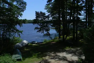 Image de Cottage Boathouse mignon (dernier étage) avec vue sur le lac sur le lac Pemaquid