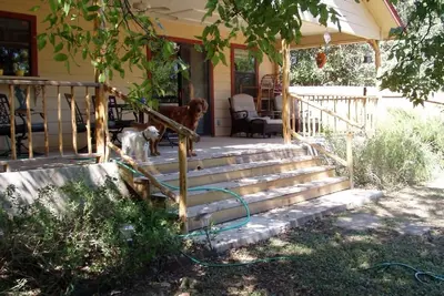 Image de Magnifique Blanco River Cottage, sur la rivière. <br>Parfait pour tous les âges et les chiots aussi