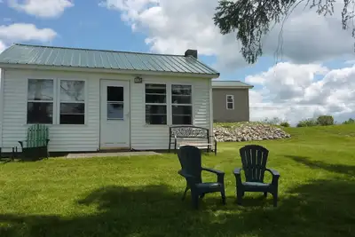 Image de Cozy Vintage Cottage on Big Lake (oui, c'est le nom du lac)