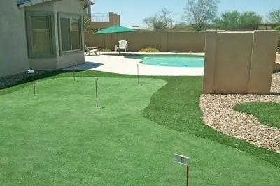 Image de 800 Sq Ft Putting / Chipping Green À CÔTÉ De La Piscine CHAUFFÉE 4 Bd Rm Home