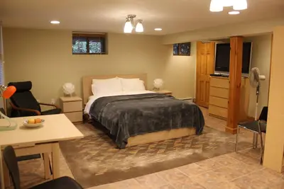 Image de Coeur de Brookline Studio privé avec sauna finlandais