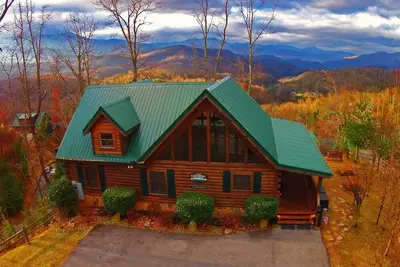 Image de Gatlinburg Getaway Log Home / Lodge, les meilleures vues sur la montagne, à quelques minutes du centre-ville