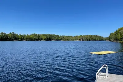 Image de Cottage fabuleux sur le lac Muldrew! 2 minutes de Muskoka Bay Golf Course!