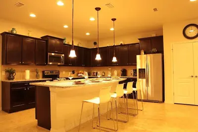 Image de Nouvelle maison incroyable 9bd 6ba, à quelques minutes de Disney