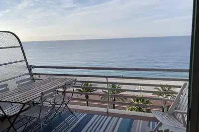 Vue mer panoramique avec terrasse - atmosphère Côte d'Azur!
