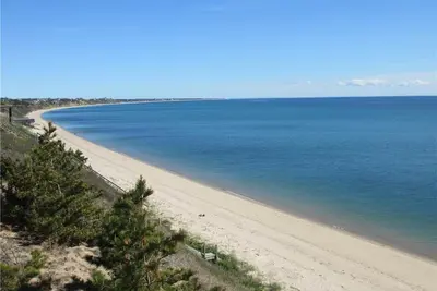 Image de 4bd Waterfront Contemporary - Accès direct à la plage privée, au coucher du soleil incroyable et aux vues sur l'eau