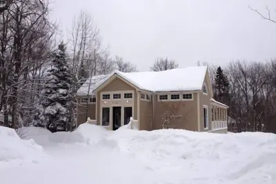 Image de Spacieux, confortable et proche du mont Snow! *** Réservation hiver maintenant ***