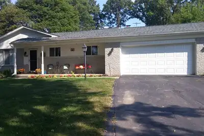 Image de Cozy Clarkston Ranch avec de la place pour 10