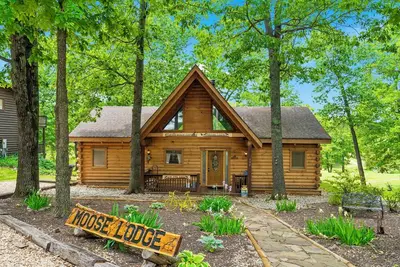 Image de Incroyable cabine Premium, bain à remous, baignoires à jets, cheminée et fosse, près de Big Cedar - Moose Lodge