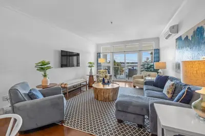 Image de Luxe 2 + 1 chambres Ă coucher - Spectaculaire Waterfront Condo Downtown Charlottetown