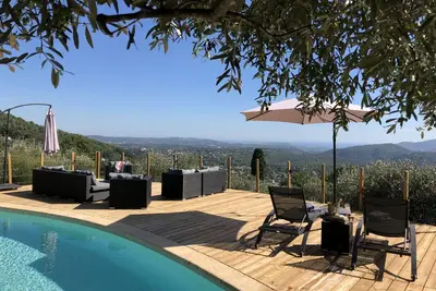 Image de Belle maison moderne avec vue imprenable sur la mer et piscine privée