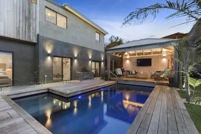 Image de Highview - Vue sur la baie et piscine chauffée solaire