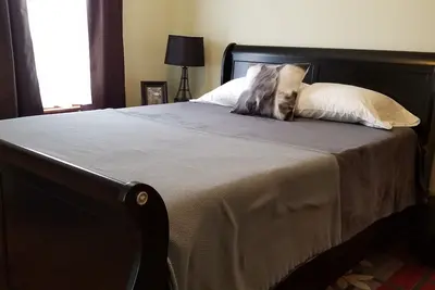 Image de Tellement pratique! Si propre! Si près de l'Université Depauw. 40 min. d'Indy.