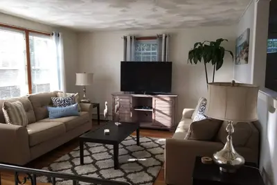 Image de Spacieuse maison de 5 chambres avec air central et 2 salons dans une impasse tranquille