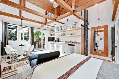 Image de Downtown Guest House à seulement deux pâtés de maisons de SoCo