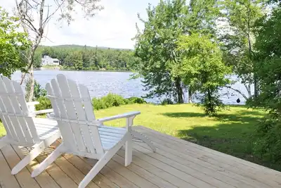Image de Cozy Lakefront Cottage - Réservation maintenant pour les semaines d'été 2019!
