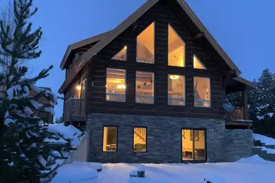 Image de Cabine de montagne près de tout l'amusement