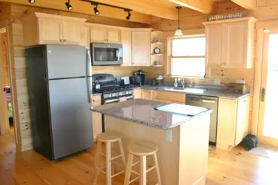 Image de Élégante maison de bois rond avec vue imprenable sur l'océan