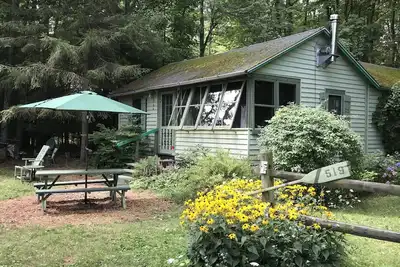 Image de La cabane du lac des années 50 en vedette dans les «retraites de rêve» du Fresh Cottage Magazine