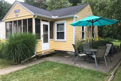 Image de Starshine Cottage -Genève sur le Lake- récemment rénové et prêt à louer