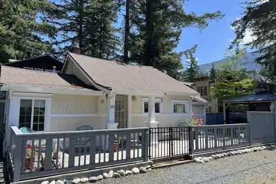 Image de Cultus Lake Cottage - Des taux bas pour la saison morte!