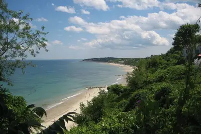 Image de Breathtaking Oceanfront Historic 'House by the Sea' Rare