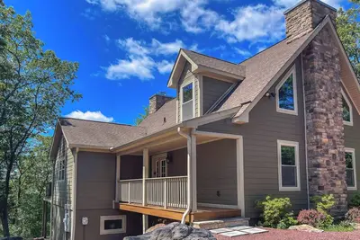 Image de Boulderview Lodge, la maison la plus récente et la plus luxueuse du lac Harmony avec la meilleure vue