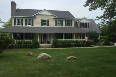 Image de Ocean view beach house. Walk to all.