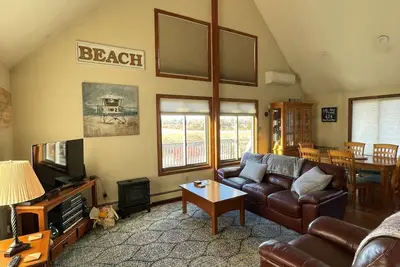 Image de Profitez de la vue sur l'eau avec accès à l'eau. Min de la plage; lancement facile de kayak!