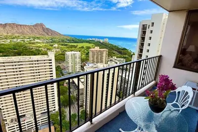 Image de Vue sur l'océan / la ville à Waikiki Banyan. Parking gratuit! Situé au centre!