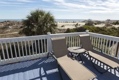 Image de Ocean Front avec une chambre pour la famille! Douche extérieure! 4 Br 3. 5 Ba 10 personnes