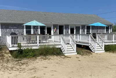 Image de Magnifique Cottage Duplex avec vue sur la mer de la plage privée -