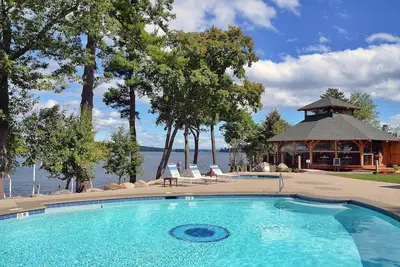 Image de 🏖 Propriété de luxe au bord de l'eau 🏖 Profitez de la piscine, du bain à remous, de la plage et du bar de plage