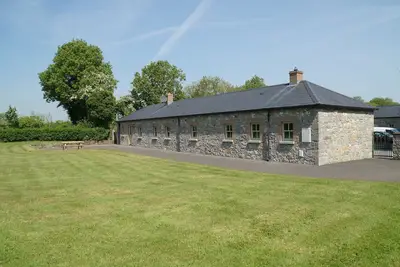 Image de Dépendance victorienne en pierre restaurée pittoresque à Straffan Kildare
