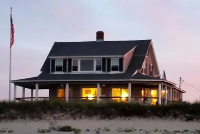 Image de Belle Waterfront Beach House sur la pittoresque baie de Cape Cod