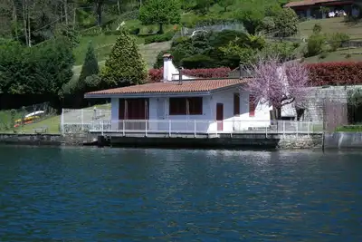 Image de Bord de l'eau Chalet sur le lac