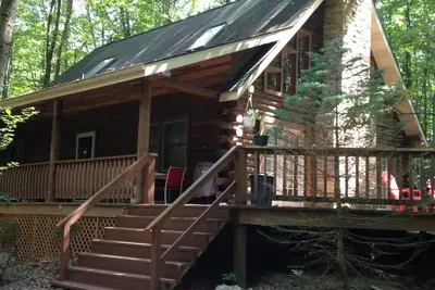 Image de Grand Accueil Connexion sur 3 acres de terrain boisé proche des pistes Seven Springs / HiddenValley