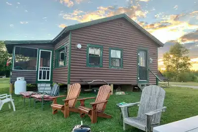 Image de Sur la colline avec une belle vue sur l'eau, chemin vers le rivage, à 2 miles de la ville