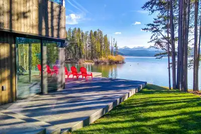 Image de Chalet moderne sur le lac Georgetown avec une vue incroyable et un quai privé!