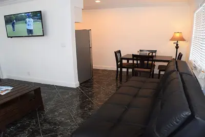 Image de Unit # 1  Lauderdale By The Sea 200 steps to Beach or Downtown 1 Bd, first floor