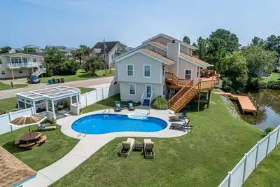 Image de Bay Dreaming | 3010 m de la plage | Chiens bienvenus, piscine privée