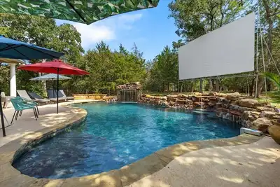 Image de Mesquite Retreat - Belle maison de campagne, près de la piste Cota, piscine chauffée!