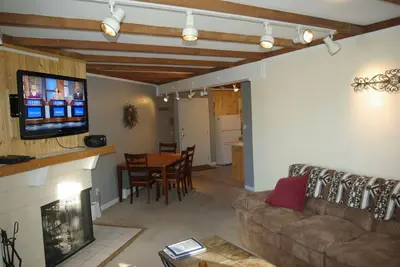 Image de Cozy Condo à proximité de plusieurs de classe mondiale stations, Outlet Malls & Chemins de randonnées!