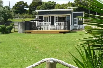 Image de Waiheke Wonder - 20 étapes à travers le parc jusqu'à la plage