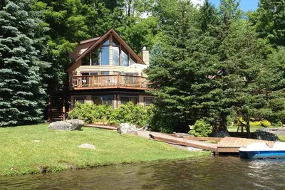 Image de Lakefront de luxe Pocono Retreat, Lake Ariel, près du lac Wallenpaupack