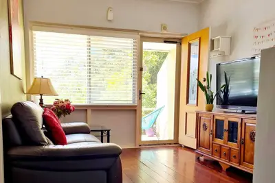 Image de Cottage confortable avec 2 chambres, grande cour fermée pour les enfants & FurKids 🐶