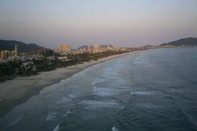 Image de Apto Guarujá Cove with Ar - 50 mts de la plage - Meilleure région Carnaval disponible