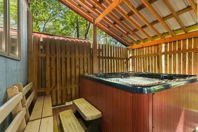 Image de Escapade confortable pour un lieu familial! À seulement 1 mile de Wolf Run Lake!