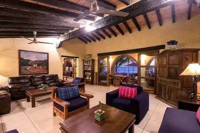 Image de Hacienda classique de 7 à 14 càc sur la meilleure plage de baignade de Puerto Vallarta.